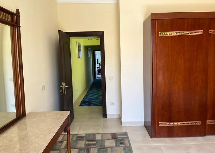 La Vista 5 Beachfront 265m Luxury * Ain Suchna